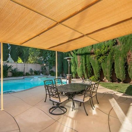 Large Home With Pool + Jacuzzi 로스앤젤레스 외부 사진