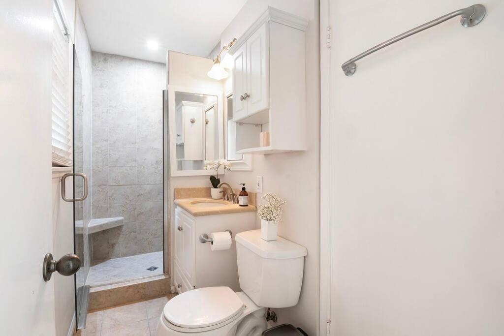 Large Home With Pool + Jacuzzi 로스앤젤레스 외부 사진