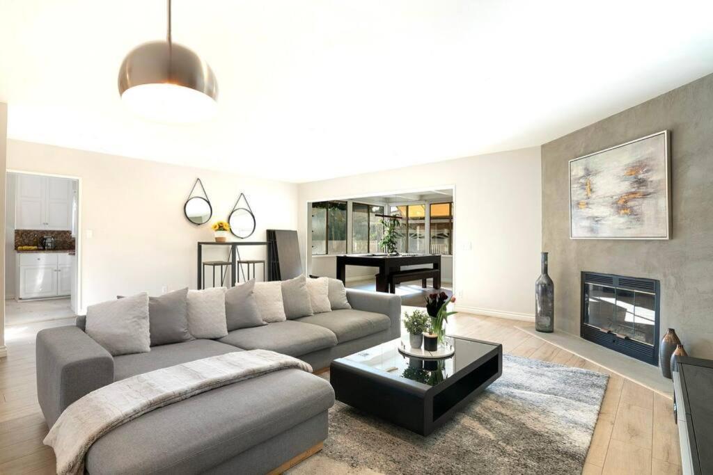 Large Home With Pool + Jacuzzi 로스앤젤레스 외부 사진