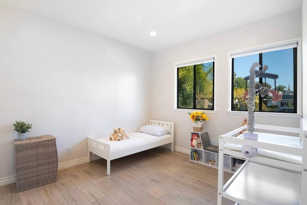 Large Home With Pool + Jacuzzi 로스앤젤레스 외부 사진