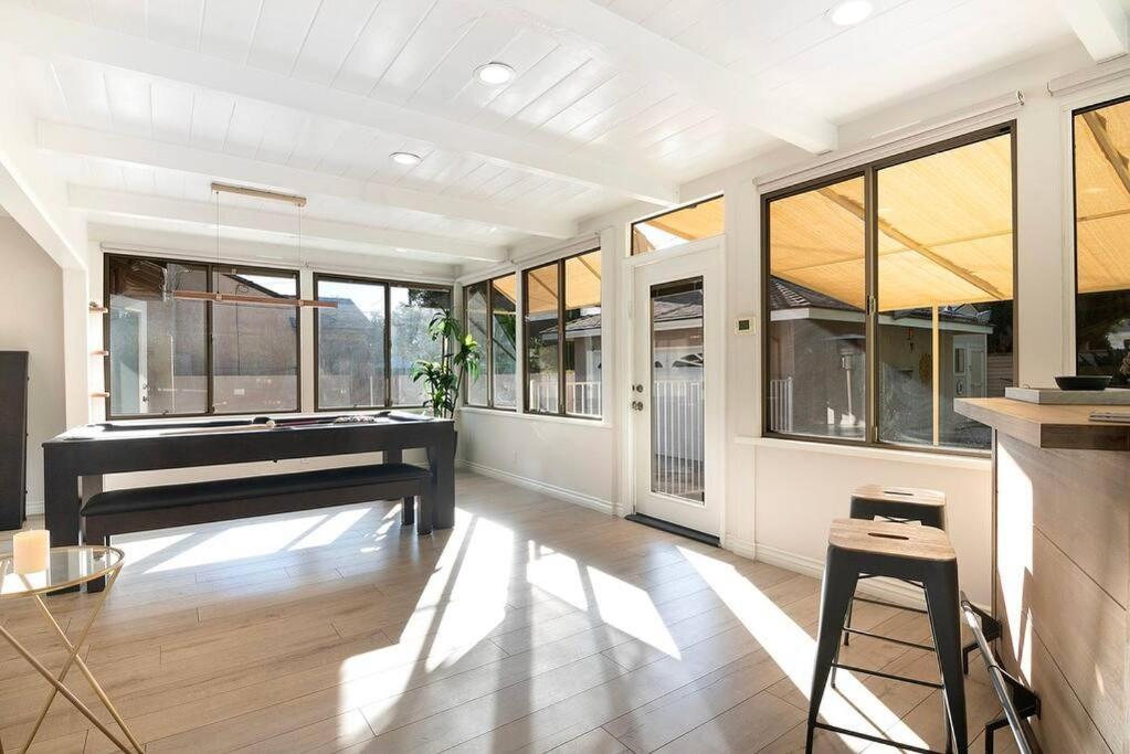 Large Home With Pool + Jacuzzi 로스앤젤레스 외부 사진