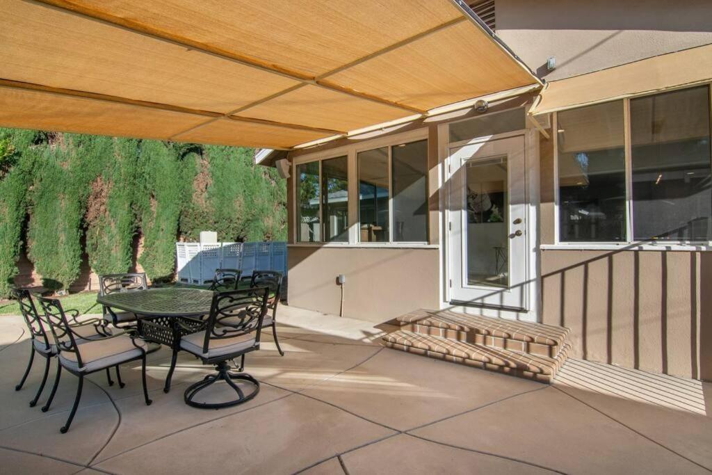 Large Home With Pool + Jacuzzi 로스앤젤레스 외부 사진